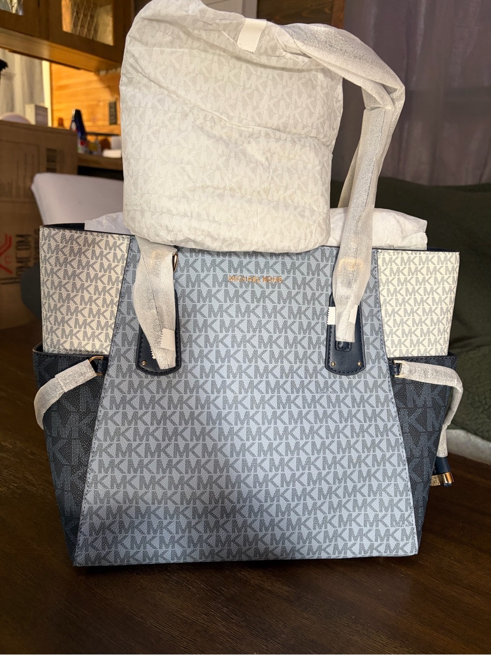 NWT Michael Kors Voyager Navy/White/Powder Blue Tote with Gold Hardware